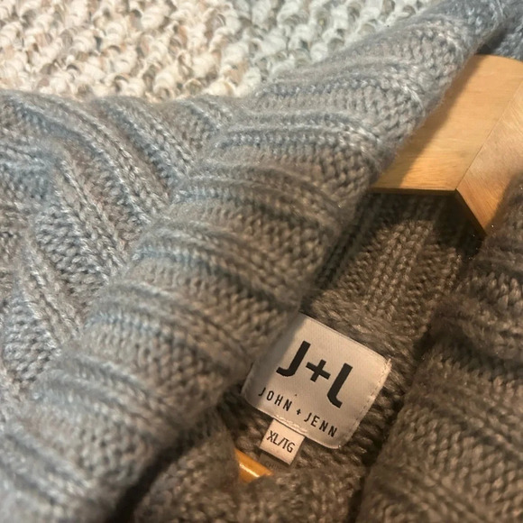 J + L (John and Jenn by Line) XL sweater in great cond oversized Revolve Brand - Picture 3 of 9